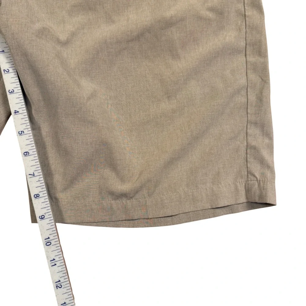 TravisMathew Mens Golf Shorts Tan Khaki Performance Stretch Size 40